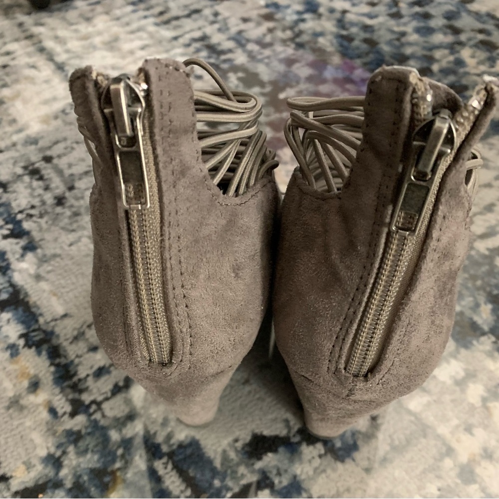 Shoes - Picture 8 of 9